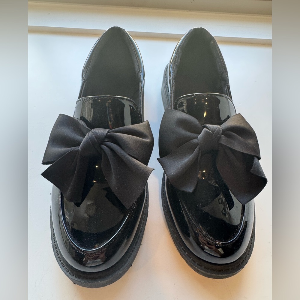 Elegant Black Loafers with Bow